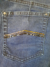 Charger l'image dans la galerie, Pantalon "Seconde" Maëlle - Jean denim brut. Poches strassées. Taille M, 38, 40. Armani Jeans. Made in China