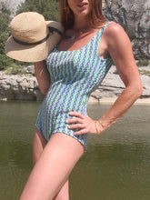 Charger l'image dans la galerie, Maillot de bain vintage Nelly - Turquoise, anis et violet. Taille S, 36, 38. Bonnet B. Création Darina.
