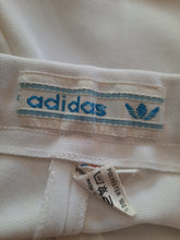 Charger l'image dans la galerie, Short vintage Claire - 3 bandes blanc et bleu ciel. Taille M, 38, 40. Adidas
