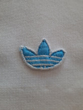 Charger l'image dans la galerie, Short vintage Claire - 3 bandes blanc et bleu ciel. Taille M, 38, 40. Adidas