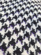 Charger l'image dans la galerie, Veste "Seconde" Lola - Pied de poule noir, blanc et violet en laine. Taille M, 38, 40. C&A. Made in England.