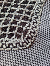 Charger l'image dans la galerie, Robe vintage Mila - Grise chinée noire, ajourée au col. Taille M, 38, 40. Made in France