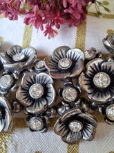 Charger l'image dans la galerie, Collier ancien Adélia - Rangées florales argentées et Zirconium.