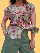 Charger l'image dans la galerie, Blouse vintage Émilie - Fleuri à nouer. Taille M, 38, 40. Toshi Paris. Made in India.