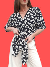 Charger l'image dans la galerie, Blouse vintage Roberta - Imprimé nœuds, bleu marine et blanc. Taille XL, 42, 44. Givenchy