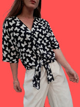 Charger l'image dans la galerie, Blouse vintage Roberta - Imprimé nœuds, bleu marine et blanc. Taille XL, 42, 44. Givenchy