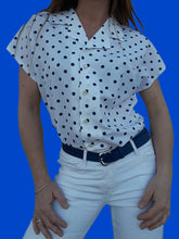 Charger l'image dans la galerie, Chemisier vintage Jessica - A pois bleu marine et blanc. Taille M, 38, 40. Françoise de France.