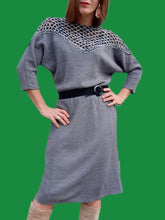 Charger l'image dans la galerie, Robe vintage Mila - Grise chinée noire, ajourée au col. Taille M, 38, 40. Made in France
