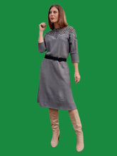 Charger l'image dans la galerie, Robe vintage Mila - Grise chinée noire, ajourée au col. Taille M, 38, 40. Made in France
