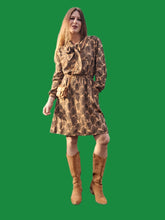 Charger l'image dans la galerie, Robe vintage Aglaë - Col Lavallière. Imprimé feuillage marron et noir. Taille M, 38, 40. Made in France