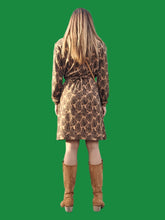 Charger l'image dans la galerie, Robe vintage Aglaë - Col Lavallière. Imprimé feuillage marron et noir. Taille M, 38, 40. Made in France