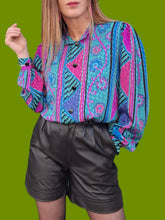 Charger l'image dans la galerie, Chemisier vintage Ombeline - Imprimé géométrique coloré et irisé. Taille M, 38, 40. Fink Modell.