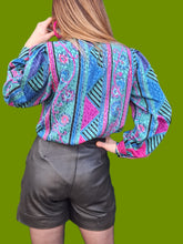 Charger l'image dans la galerie, Chemisier vintage Ombeline - Imprimé géométrique coloré et irisé. Taille M, 38, 40. Fink Modell.