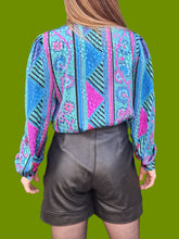 Charger l'image dans la galerie, Chemisier vintage Ombeline - Imprimé géométrique coloré et irisé. Taille M, 38, 40. Fink Modell.