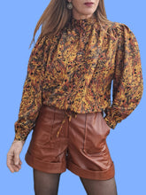 Charger l'image dans la galerie, Chemisier vintage Tina - Plumage moutarde et marron. Taille L, 40, 42. Made in France.