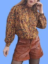 Charger l'image dans la galerie, Chemisier vintage Tina - Plumage moutarde et marron. Taille L, 40, 42. Made in France.