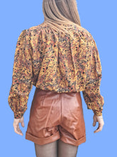 Charger l'image dans la galerie, Chemisier vintage Tina - Plumage moutarde et marron. Taille L, 40, 42. Made in France.