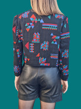 Charger l'image dans la galerie, Boléro vintage Julia - Matelassée. Imprimé graphique. Taille M, 38, 40. Caroline Rohmer. Made in France