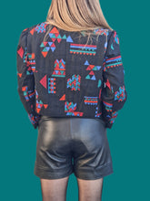 Charger l'image dans la galerie, Boléro vintage Julia - Matelassée. Imprimé graphique. Taille M, 38, 40. Caroline Rohmer. Made in France