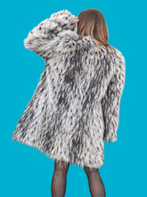 Charger l'image dans la galerie, Manteau "Seconde" Lucie - Fausse fourrure grise et noire. Taille XL, 42, 44. Manoukian. Made in China