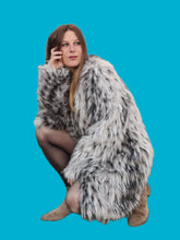 Charger l'image dans la galerie, Manteau "Seconde" Lucie - Fausse fourrure grise et noire. Taille XL, 42, 44. Manoukian. Made in China