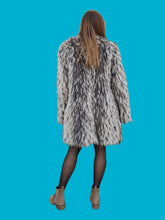 Charger l'image dans la galerie, Manteau "Seconde" Lucie - Fausse fourrure grise et noire. Taille XL, 42, 44. Manoukian. Made in China