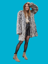 Charger l'image dans la galerie, Manteau "Seconde" Lucie - Fausse fourrure grise et noire. Taille XL, 42, 44. Manoukian. Made in China