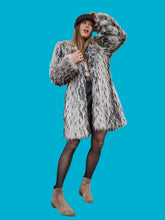 Charger l'image dans la galerie, Manteau "Seconde" Lucie - Fausse fourrure grise et noire. Taille XL, 42, 44. Manoukian. Made in China