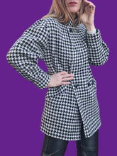 Charger l'image dans la galerie, Veste "Seconde" Lola - Pied de poule noir, blanc et violet en laine. Taille M, 38, 40. C&A. Made in England.