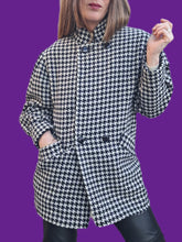 Charger l'image dans la galerie, Veste "Seconde" Lola - Pied de poule noir, blanc et violet en laine. Taille M, 38, 40. C&A. Made in England.