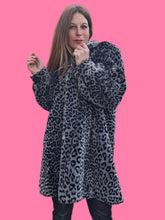 Charger l'image dans la galerie, Manteau vintage Najeth - Imprimé animalier gris et noir. Fourrure synthétique. Taille L, 40, 42. Margot JJ Deray. Made in France