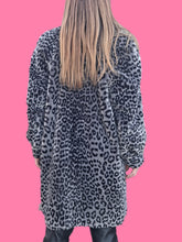 Charger l'image dans la galerie, Manteau vintage Najeth - Imprimé animalier gris et noir. Fourrure synthétique. Taille L, 40, 42. Margot JJ Deray. Made in France