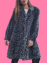 Charger l'image dans la galerie, Manteau vintage Najeth - Imprimé animalier gris et noir. Fourrure synthétique. Taille L, 40, 42. Margot JJ Deray. Made in France