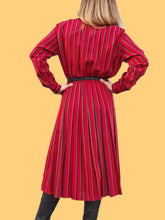 Charger l'image dans la galerie, Robe vintage Denise - Plissée à rayures rouges. Taille S, 36, 38. Gérard Pasquier. Made in France
