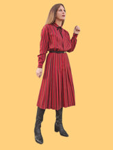 Charger l'image dans la galerie, Robe vintage Denise - Plissée à rayures rouges. Taille S, 36, 38. Gérard Pasquier. Made in France