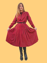 Charger l'image dans la galerie, Robe vintage Denise - Plissée à rayures rouges. Taille S, 36, 38. Gérard Pasquier. Made in France
