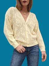 Charger l'image dans la galerie, Gilet vintage Blandine - En maille ajourée jaune pâle. Taille L, 40, 42. Tricots Valy. Made in France