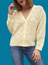 Charger l'image dans la galerie, Gilet vintage Blandine - En maille ajourée jaune pâle. Taille L, 40, 42. Tricots Valy. Made in France