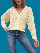 Charger l'image dans la galerie, Gilet vintage Blandine - En maille ajourée jaune pâle. Taille L, 40, 42. Tricots Valy. Made in France