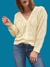 Charger l'image dans la galerie, Gilet vintage Blandine - En maille ajourée jaune pâle. Taille L, 40, 42. Tricots Valy. Made in France
