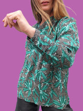 Charger l'image dans la galerie, Blouse vintage Olivia - Feuillages irisés, col bénitier. Taille XL, 42, 44. Made in France.