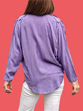 Charger l'image dans la galerie, Chemisier vintage Léanna - Violet, plissé, chauve souris. Taille M, 38, 40. Made in France.