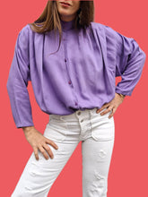 Charger l'image dans la galerie, Chemisier vintage Léanna - Violet, plissé, chauve souris. Taille M, 38, 40. Made in France.