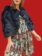 Charger l'image dans la galerie, Cape vintage Göndul - Fourrure animale noire. Viking, guerrière Walkyrie. Taille unique