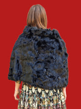 Charger l'image dans la galerie, Cape vintage Göndul - Fourrure animale noire. Viking, guerrière Walkyrie. Taille unique
