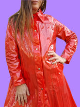 Charger l'image dans la galerie, Imperméable vintage Angèle - En PVC saumon. Taille S, 36, 38. Miss Helen. Made in Hong Kong