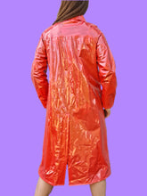 Charger l'image dans la galerie, Imperméable vintage Angèle - En PVC saumon. Taille S, 36, 38. Miss Helen. Made in Hong Kong