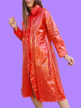 Charger l'image dans la galerie, Imperméable vintage Angèle - En PVC saumon. Taille S, 36, 38. Miss Helen. Made in Hong Kong