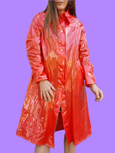 Charger l'image dans la galerie, Imperméable vintage Angèle - En PVC saumon. Taille S, 36, 38. Miss Helen. Made in Hong Kong