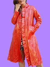 Charger l'image dans la galerie, Imperméable vintage Angèle - En PVC saumon. Taille S, 36, 38. Miss Helen. Made in Hong Kong
